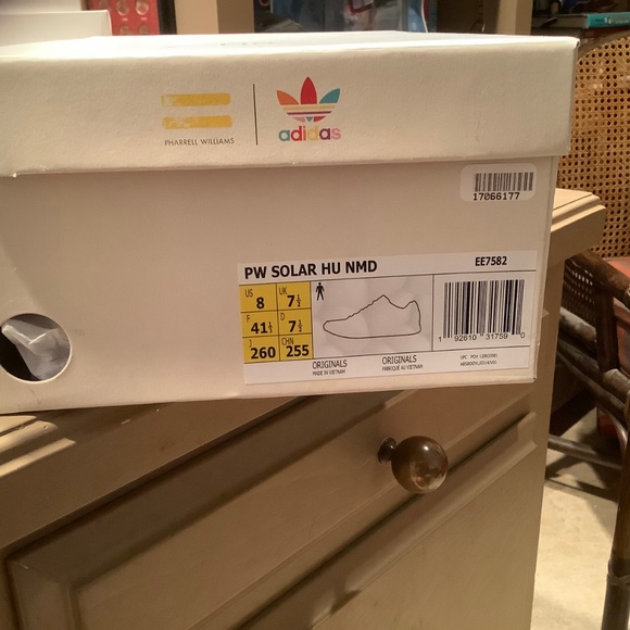 Sneakers - Picture 3 of 8